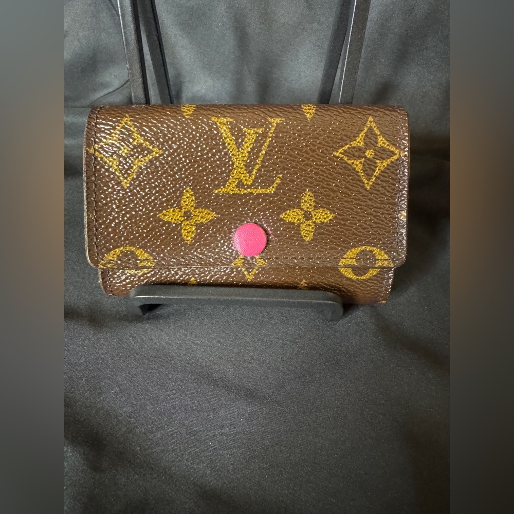 Louis Vuitton Monogram 6-Key / Card Holder Fuchsia Pink Interior